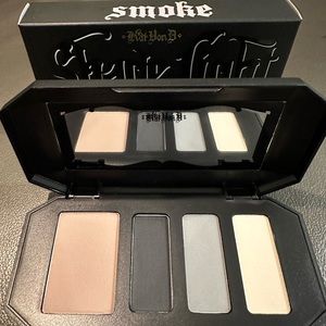 BRAND New in box Kat Von D - Shade and Light Eye in Smoke color